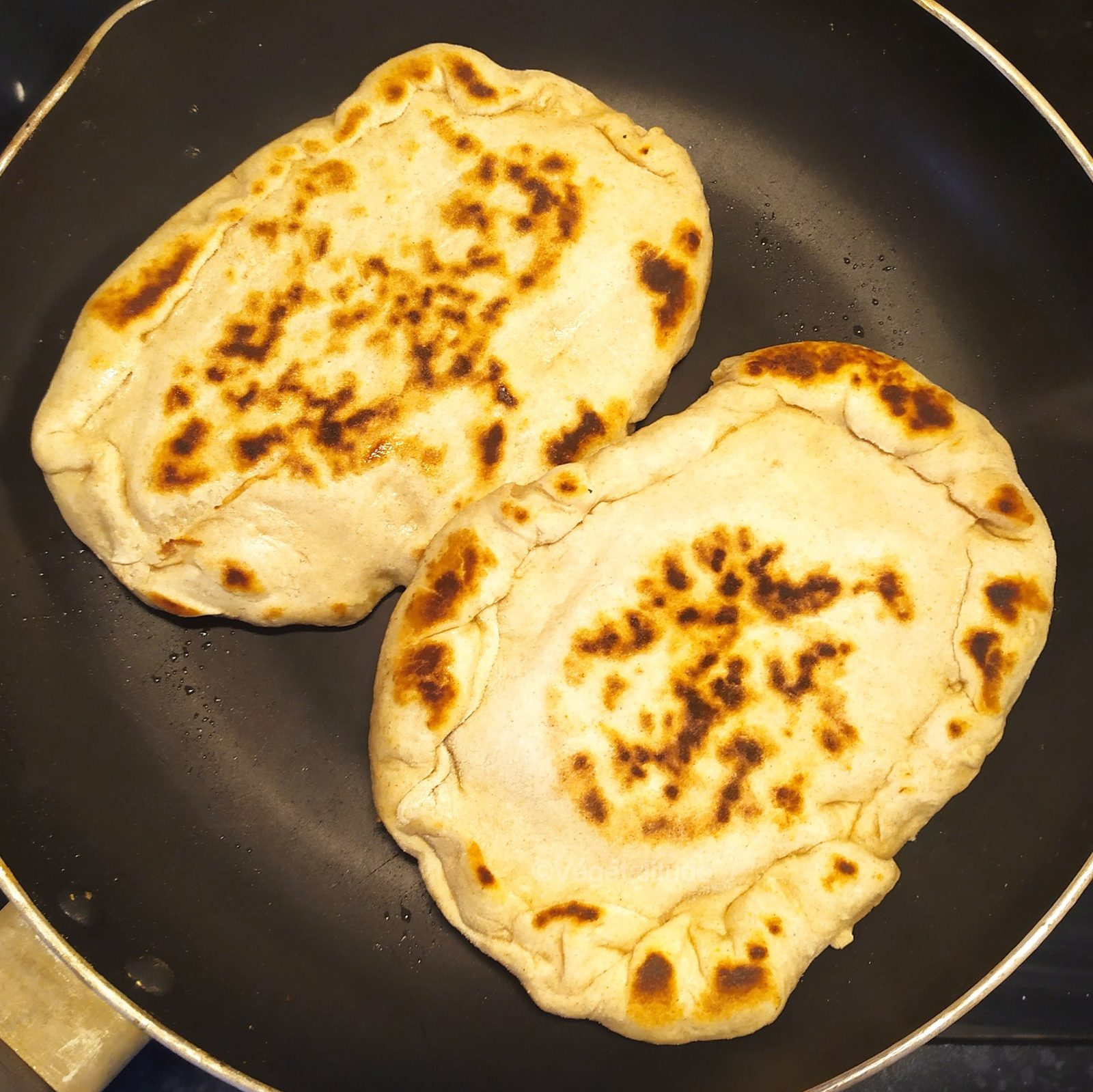 naans cuits à la poêle