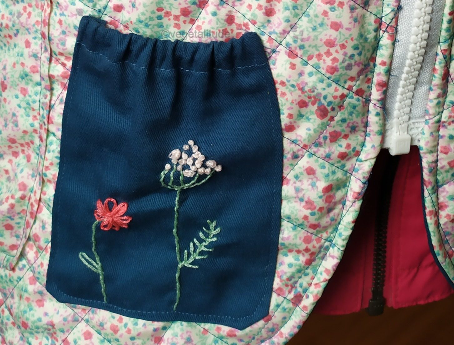 poche brodée de la veste mutli poche féminine ou veste de la cueilleuse