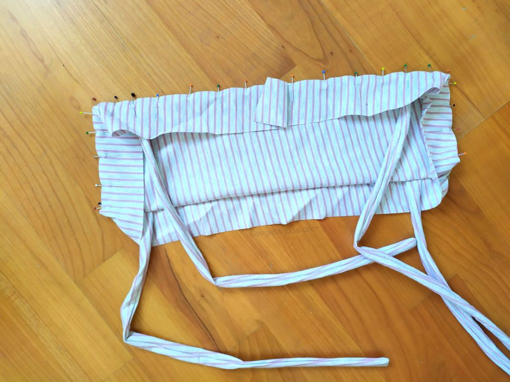 coussin avec rubans pour l'accrocher au dossier