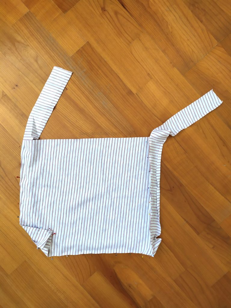 coussin d'assise avec rubans pour l'attacher