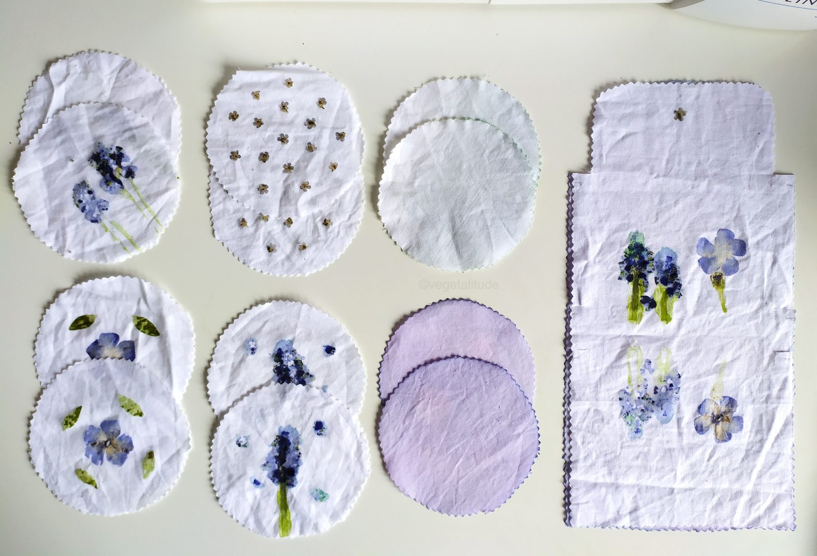 Patron du set de sous-verres teints naturellement aux fleurs de muscari