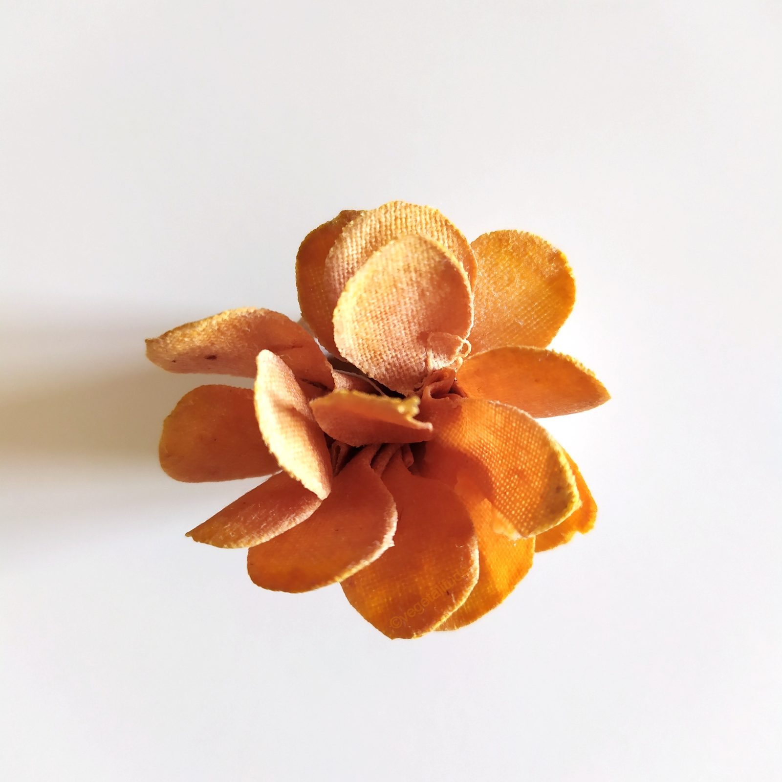 fleur d'œillet d'Inde en tissu