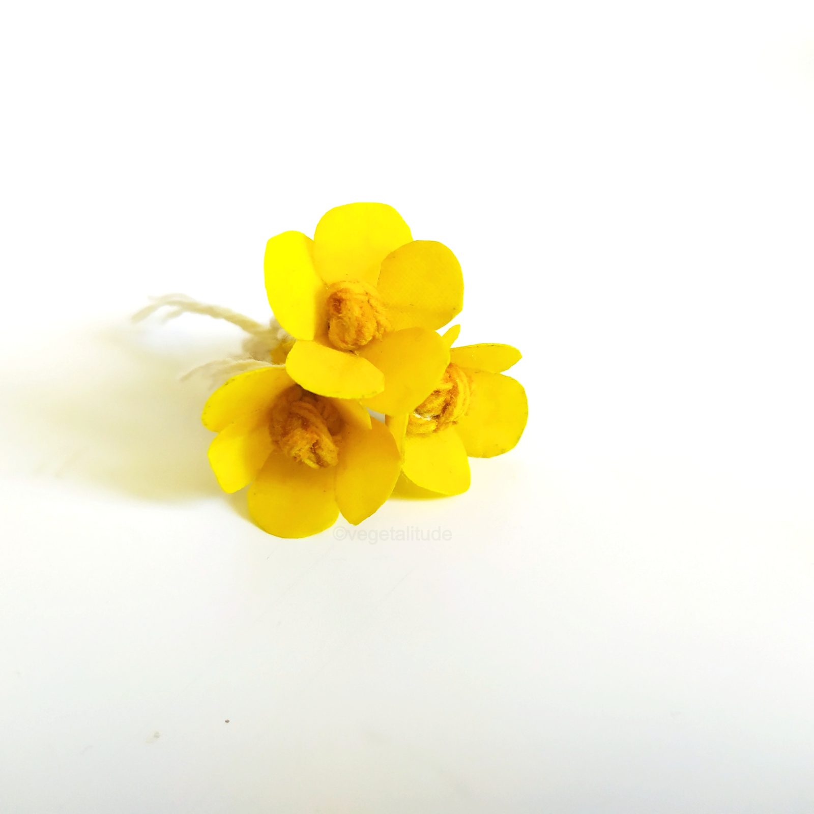 fleurs de bouton d'or en tissu