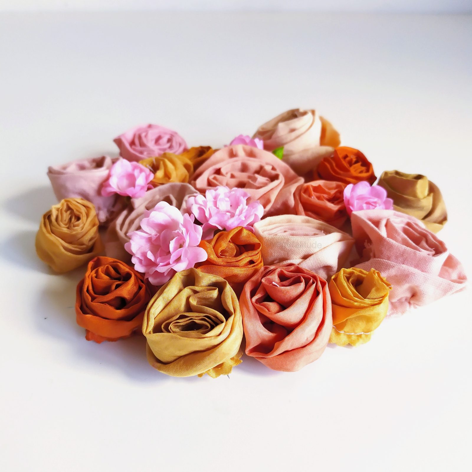 bouquet de roses en tissu et roses fraiches