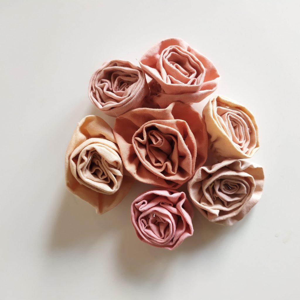 roses en coton teinte a la garance
