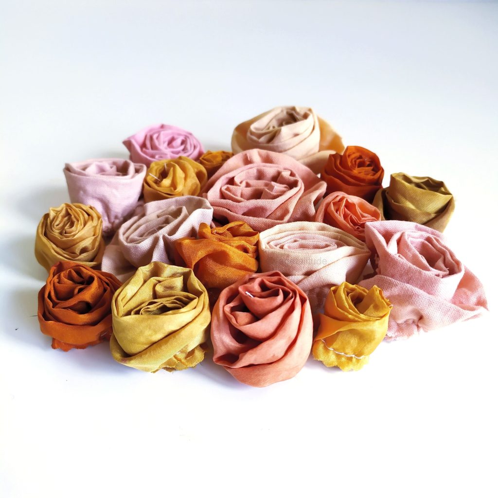 roses en tissu de soie et coton teins a la garance