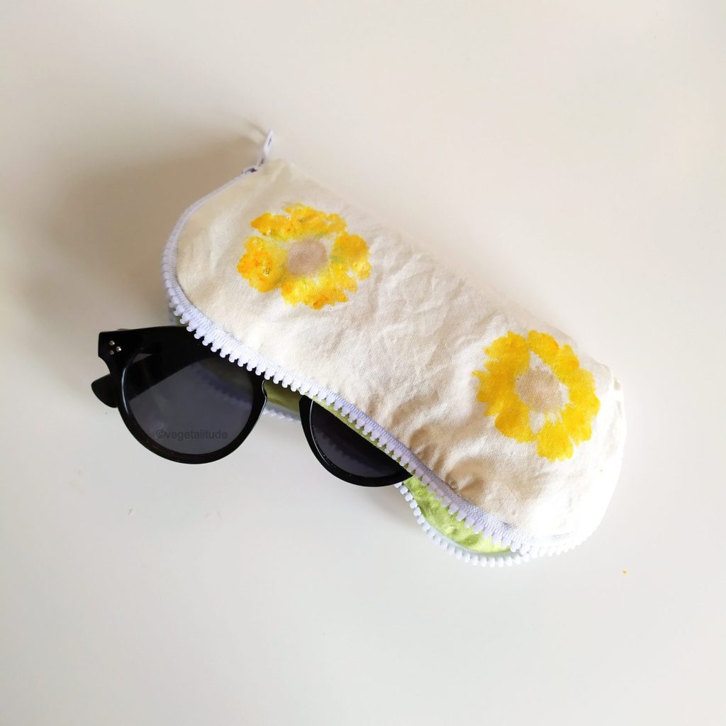 etui a lunettes teint naturellement et cousu main