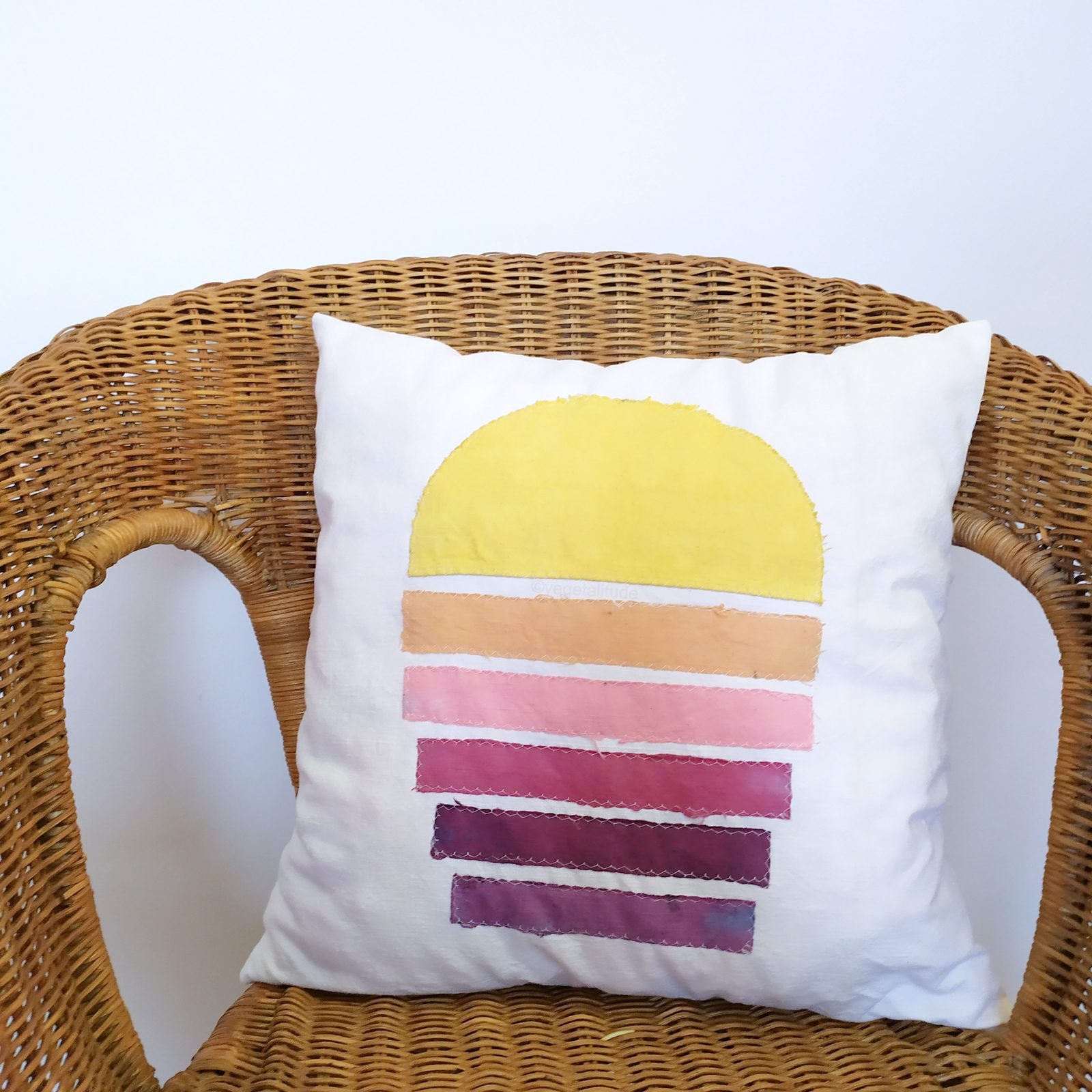coussin soleil couchant teint naturellement