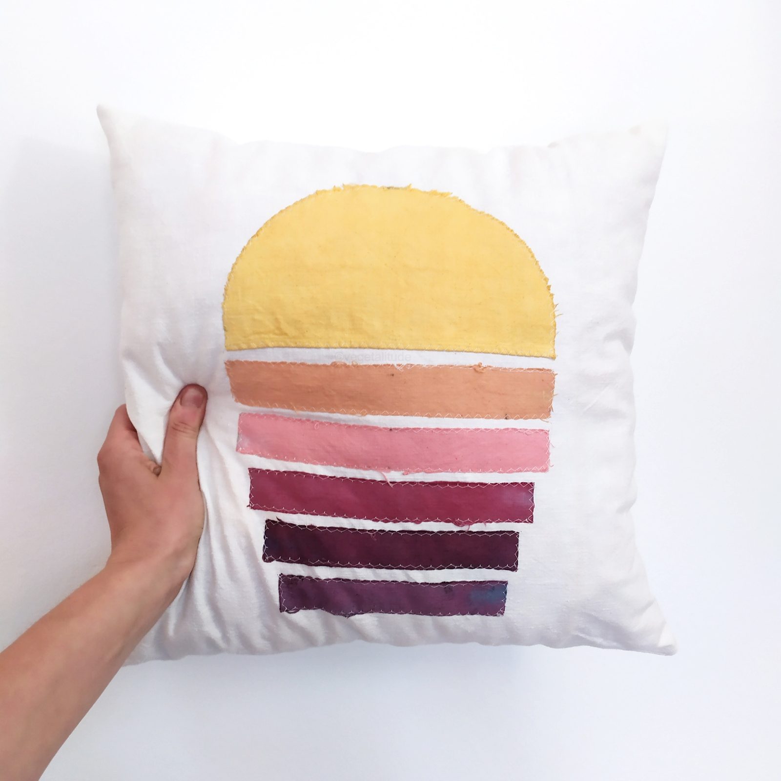 coudre un coussin coloré grâce aux teintures végétales
