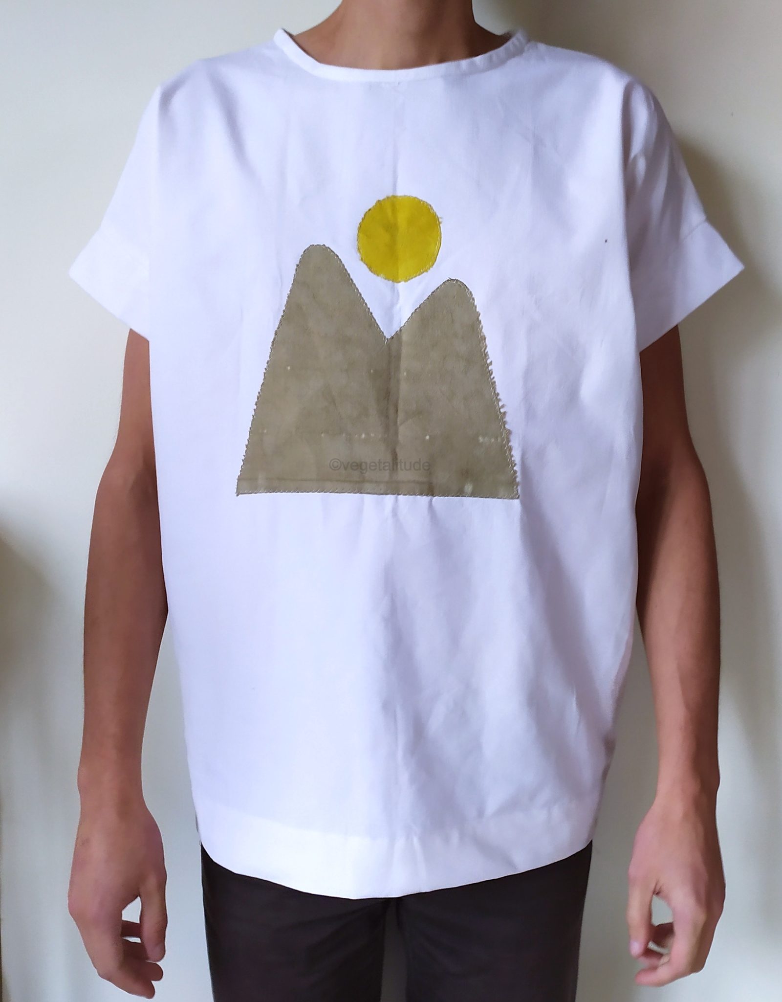 Coudre et teindre naturellement une blouse pour homme
