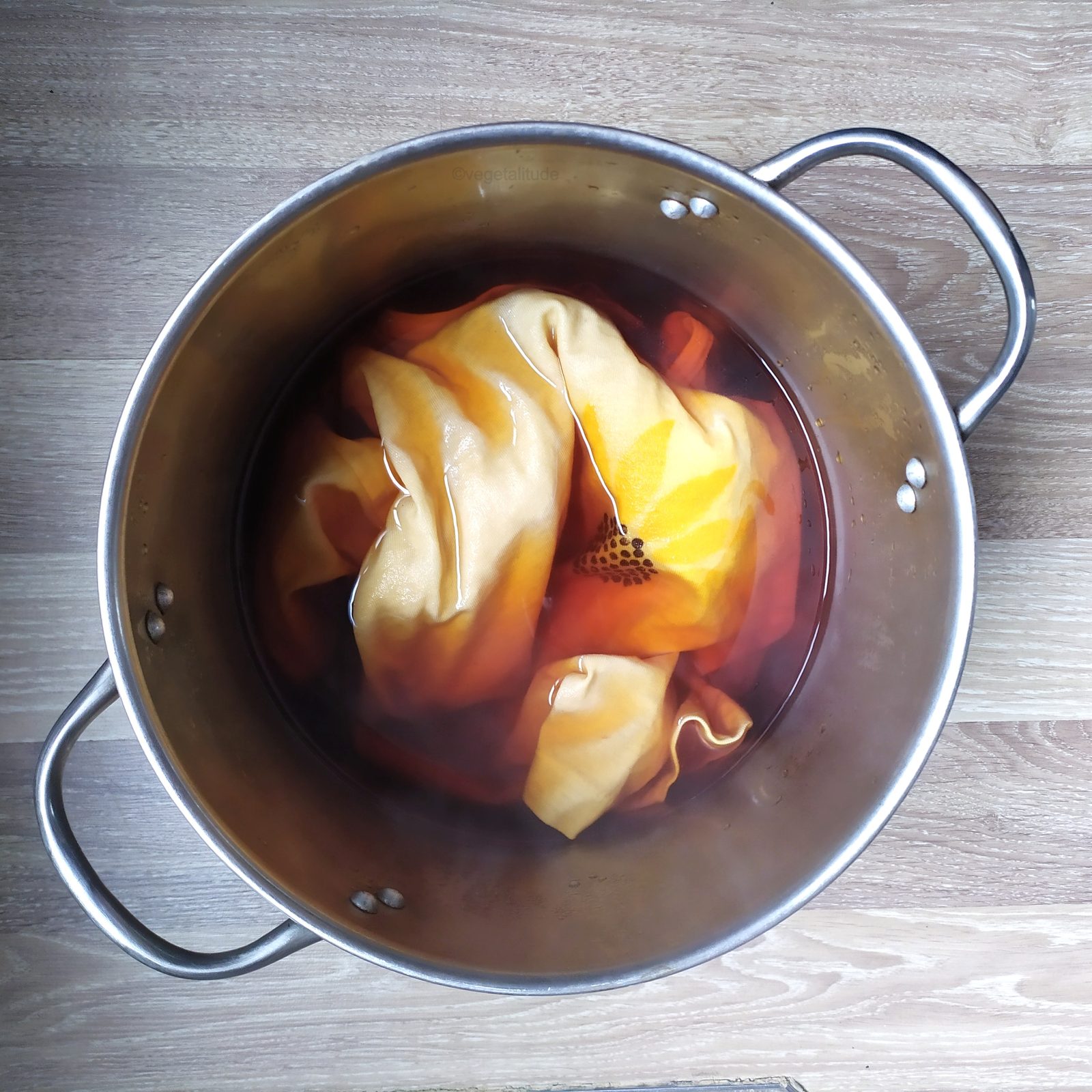 bain de teinture orange et oignon jaune