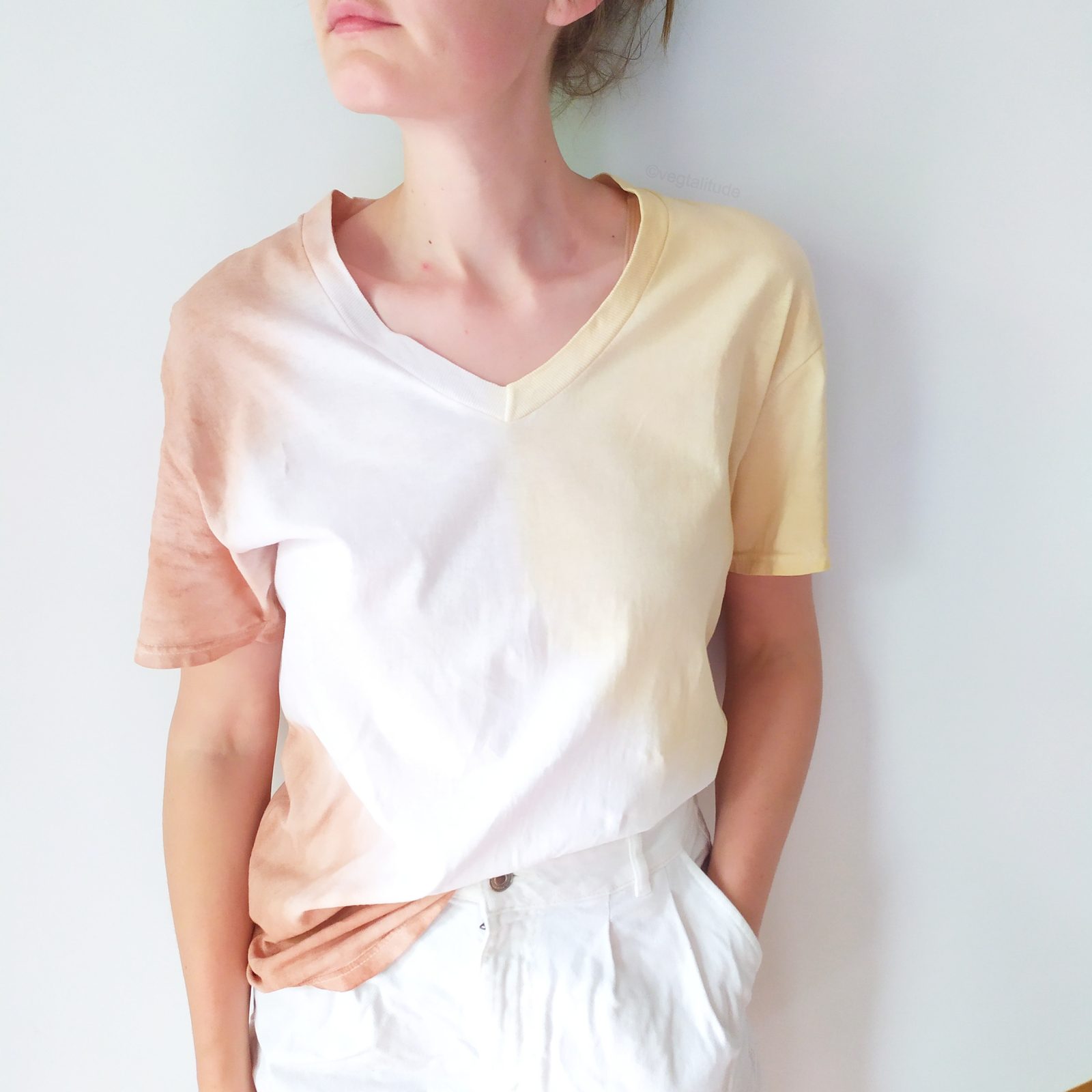 T-shirt teint naturellement grace aux teintures vegetales