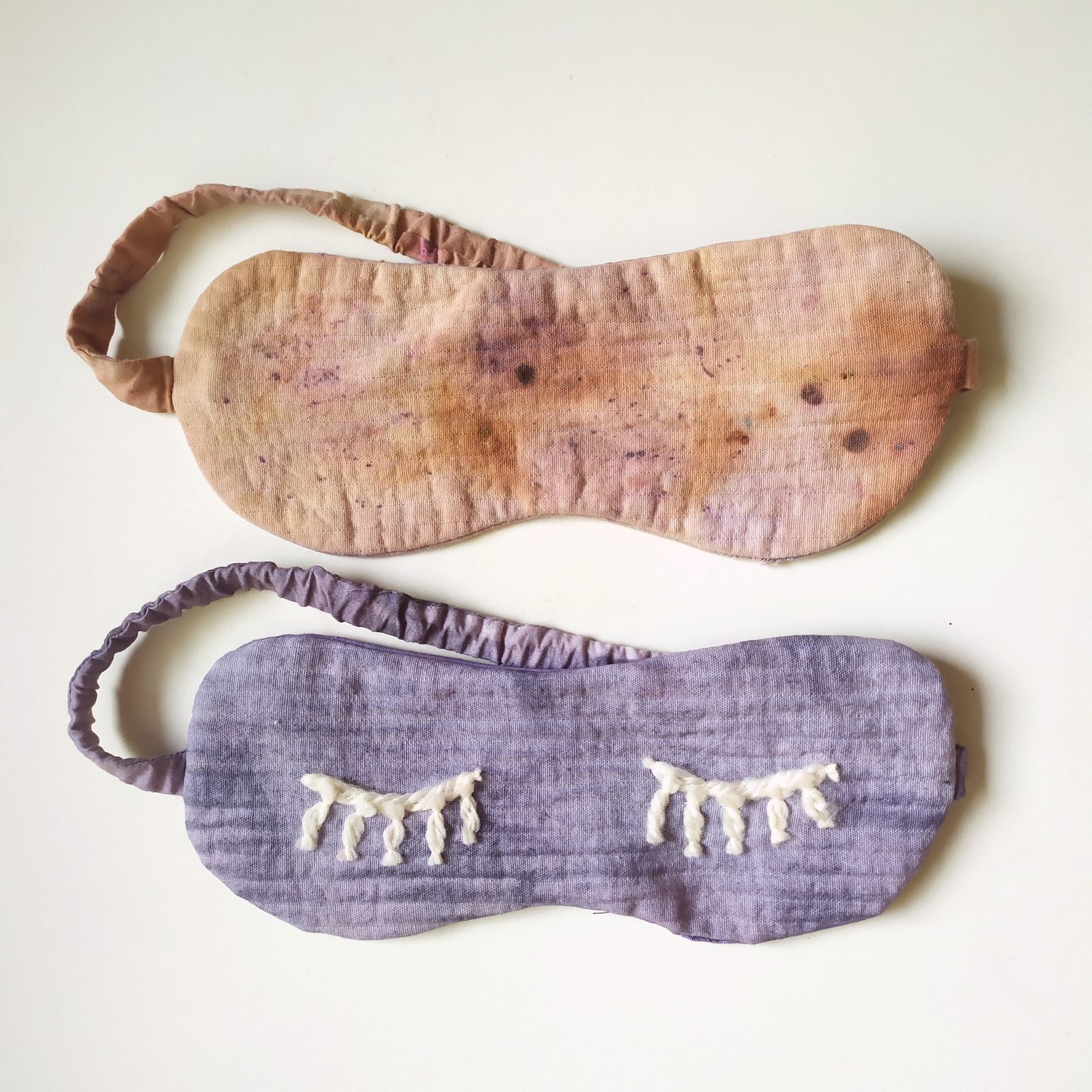 Masques de nuit cousus main et teints naturellement