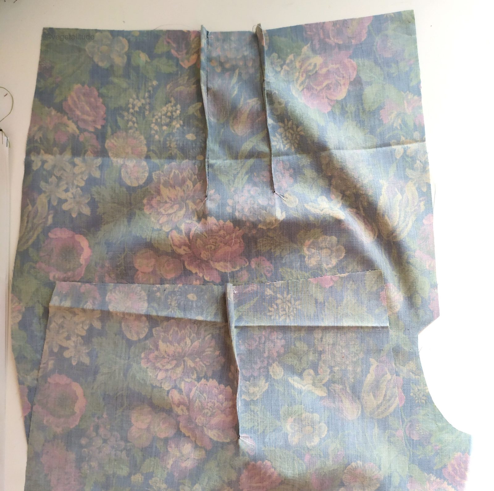 couture des pinces devant et derrière pantalon