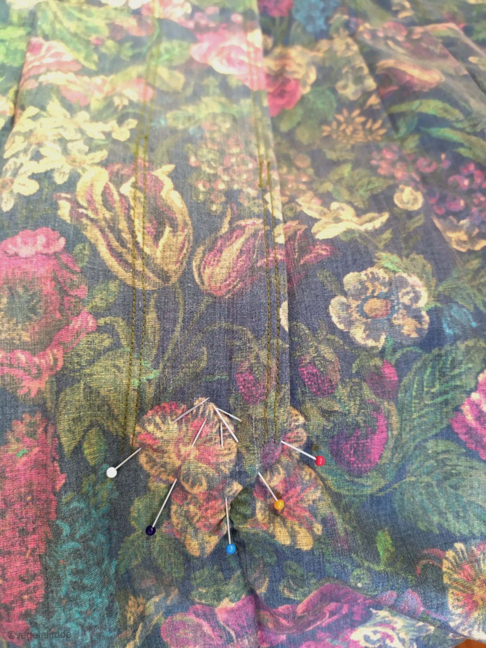 épingler la flèche de la patte de boutonnage