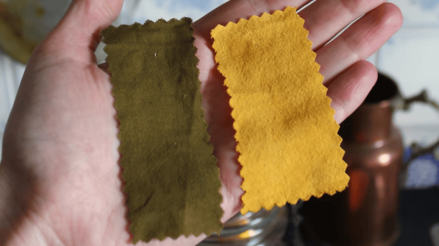 deux coupons de tissu kaki et orange