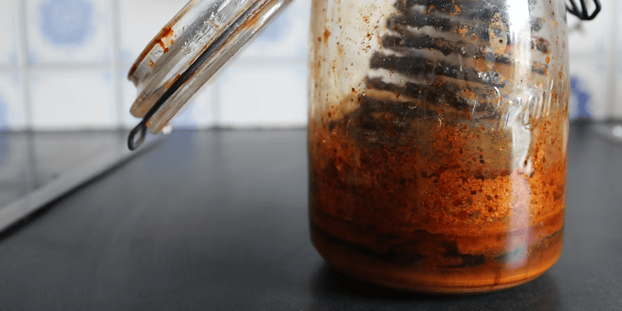 metal rouille dans vinaigre pour faire du mordant
